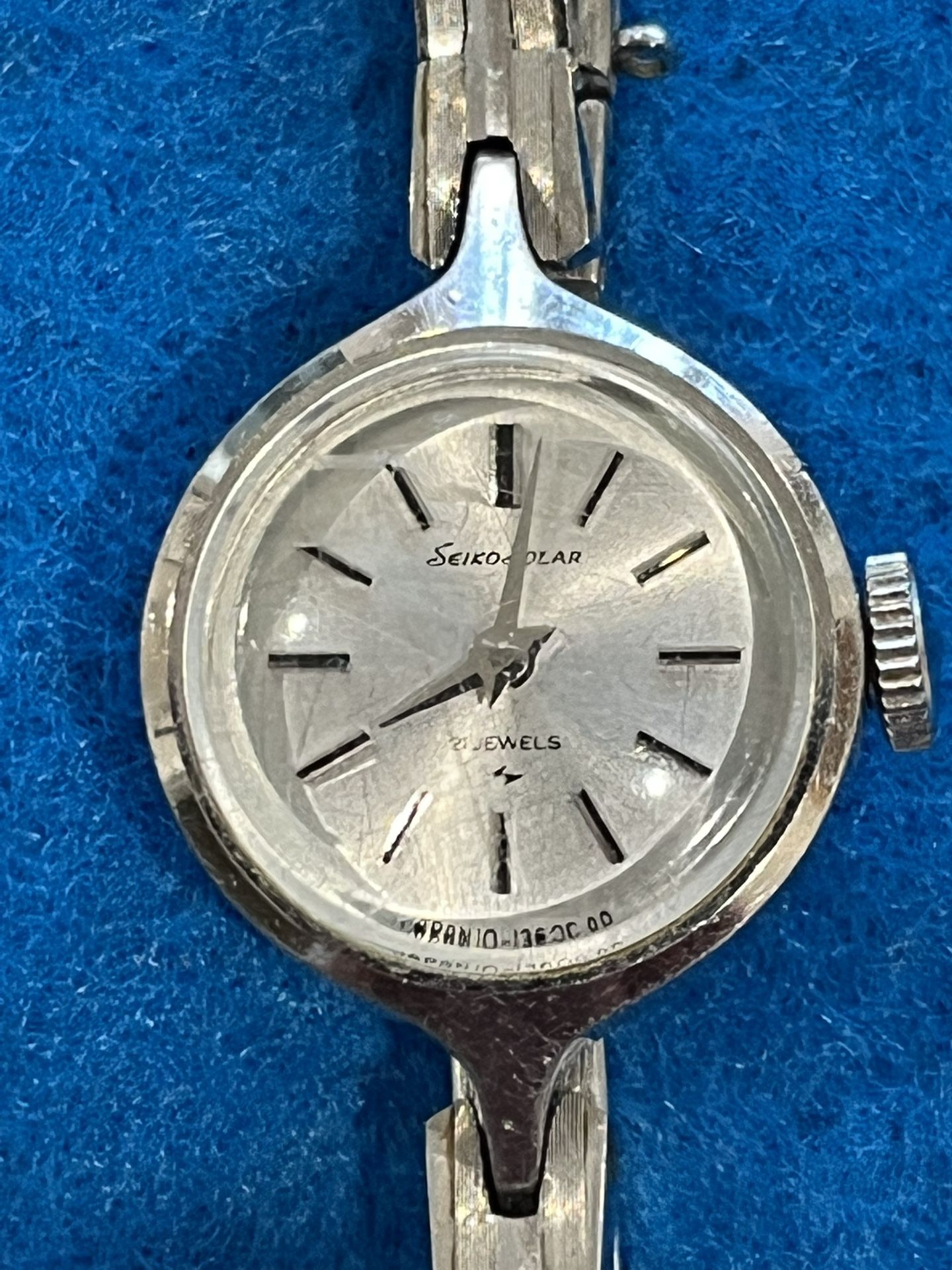 VINTAGE SEIKO GOLD PLATED SOLAR 10-0690 TINY LADY 
