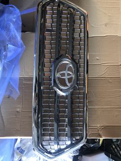 Toyota Tacoma grill 2017