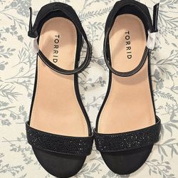 ♡ NEW Torrid Rhinestone Block Heel 8.5 WW Sandal ♡