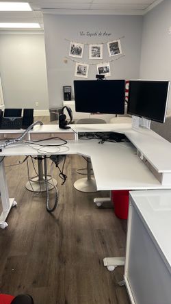 L-shaped electric corner standing desk