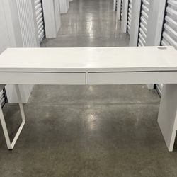 BEAUTIFUL WHITE IKEA MICKE DESK IN NEW CONDITION DELIVERY AVAILABLE
