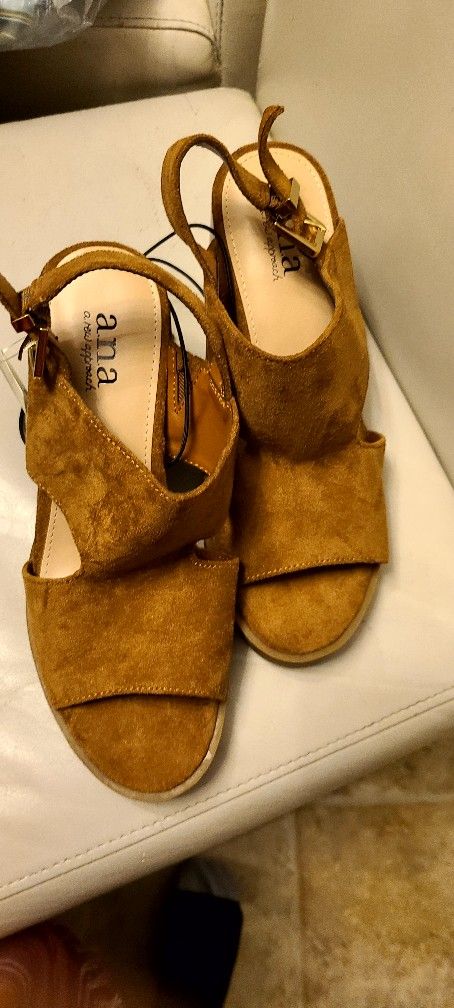 a.n.a Womens Daly Heeled Sandals Size 6.M Cognac