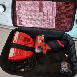 Milwaukee
M12 FUEL SURGE 12V Lithium-Ion Brushless Cordless 1/4 in. Hex Impact Driver Compact Kit w/Two 2.0Ah Batteries, Bag