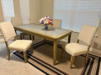Beautiful Dining Set. Table with 4 matching chairs. Good condition, sturdy!