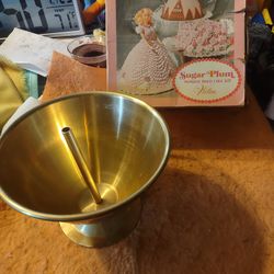 vintage '70s cake pans with original boxes will not separate