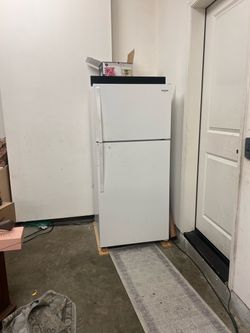 Whirlpool Refrigerator with Top Freezer - White - Garage or Home