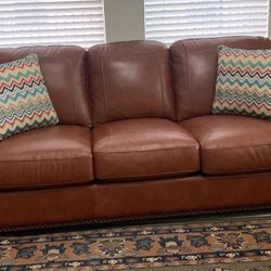 IMMACULATE LEATHER  LIVING ROOM SET/  RETAIL IS $4,000