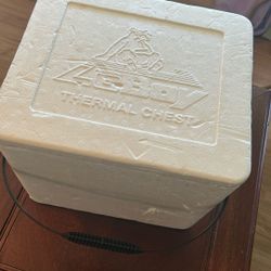 large Stare Thermal Chest Perfect For Work Heavy Duty Stands About 18 Inches Tall And About 18 Inches Wide