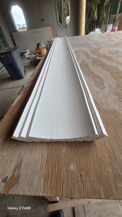 *CLEARANCE*  *CROWN MOLDING PRIME*  *Now U$ 2*  250 feet