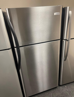 Frigidaire Top Freezer Fridge – Stainless, Ice Maker