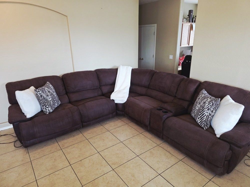 ✨ FOR SALE: Premium Reclining Sectional Sofa – LIKE NEW! ✨