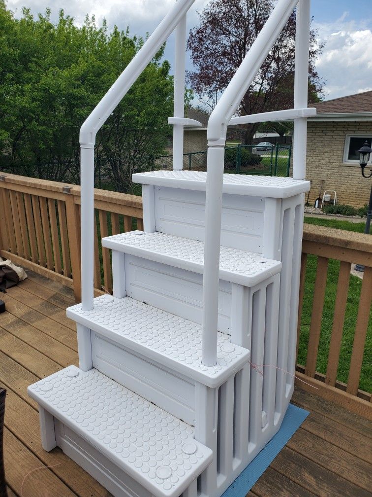 Pool Ladder Steps 32" 180 OBO