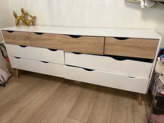 8-Drawer Dresser – White & Wood