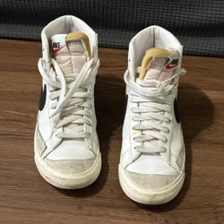 Nike Blazer Mid  White Black Lace-Up High Top Athletic Sneakers