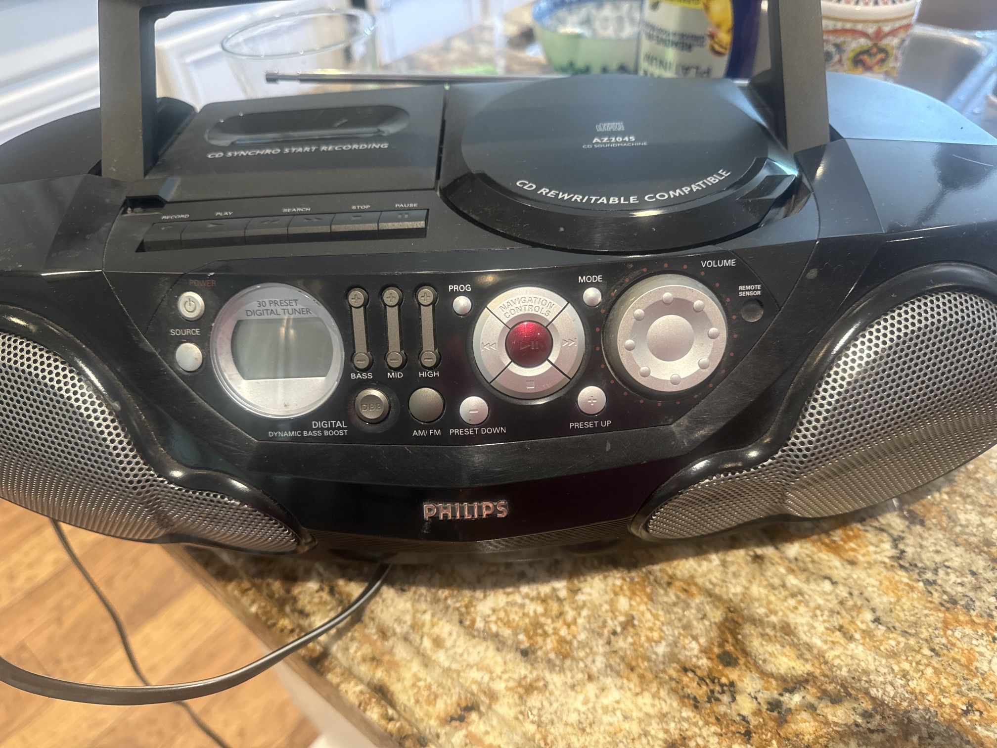 🎵 Philips Portable CD Player Stereo Boombox – Retro Vibes, Great Sound! 🎶