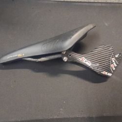 Fizik Arione Carbon Seat