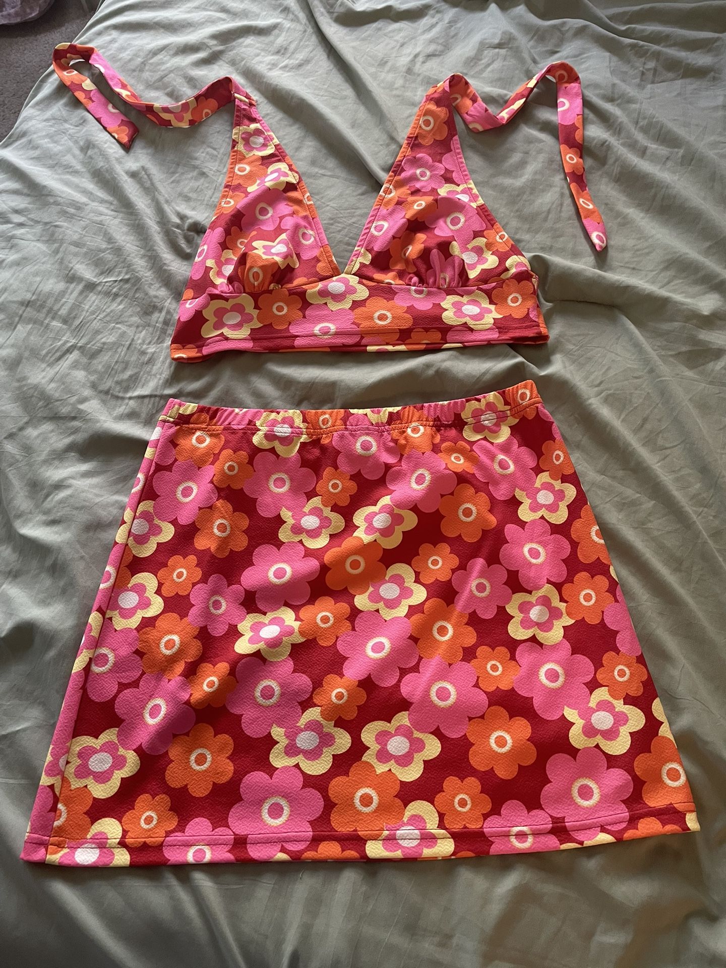 SHEIN Matching Set Skirt And Halter Top