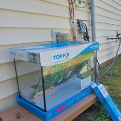 Top Fin9 a All-in-One Aquarium Starter Kit
20-gallon glass tank
Hood with feeding door