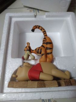 Vtg Winnie the Pooh and Tigger Figurine