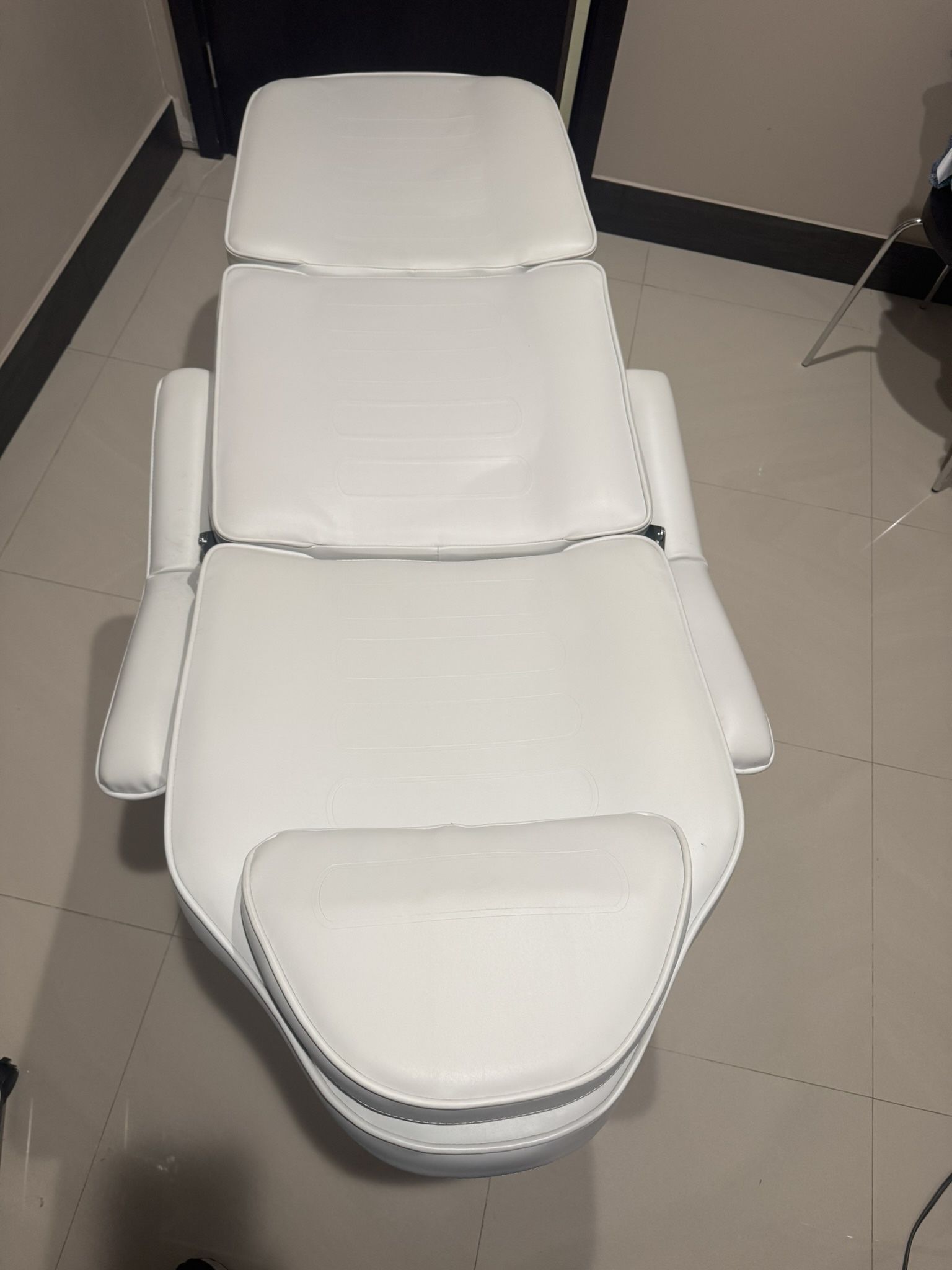 Massage Table/ Esthetician Table