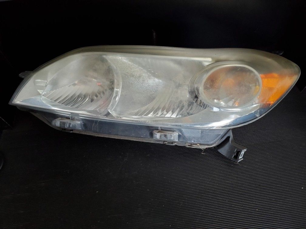 09 - 14 Toyota Matrix Driver Left Headlight