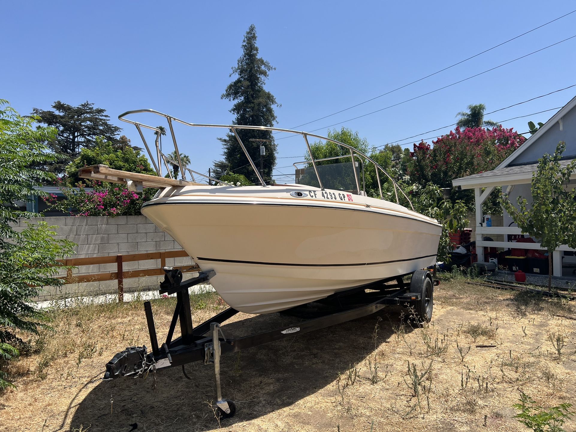 21’ Bayliner Trophy Center Console Cuddy Cabin