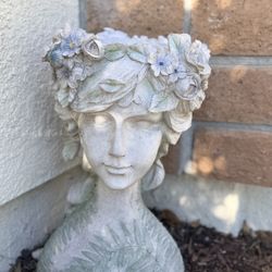 Decorative Garden Statue 
