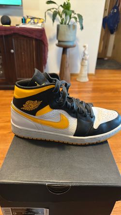 Air Jordan Mid “ Taxi” - Size 9