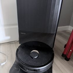 Roborock Qrevo Vacuum Mop – Self Cleaning Dock – Excellent Condition
