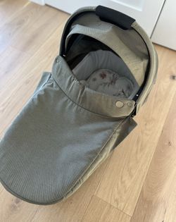 Like new Cybex gold cot S newborn baby bassinet in army green w/ free extra newborn insert