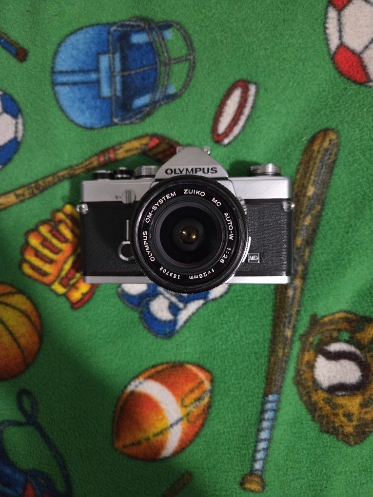 Olympus OM-1N + Zuiko 28mm F2.8