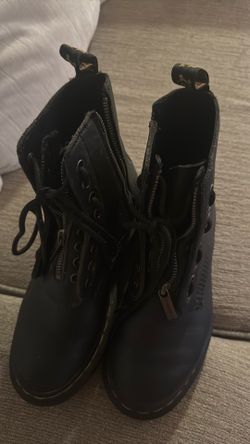 Doc Martens Middle Zipper