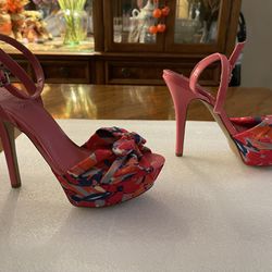 Guess Bow Toe Slingback Platform Pump Sandal Heel in Excellent Condition