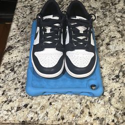 BIG BOYS NIKE DUNK LOW SIZE 4.5 SNEAKERS