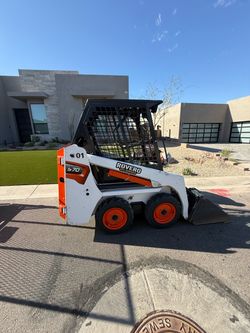 Se renta / Bobcat S70 Skid Steer Loader