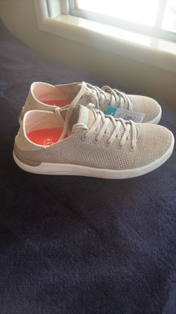 Size 8 Men  Shoes By Reef Summer Wear 