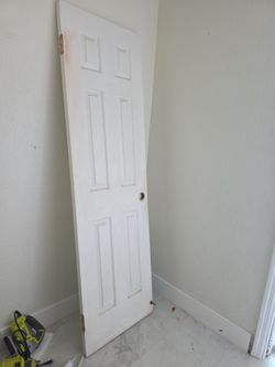 24 inch interior door in good condition