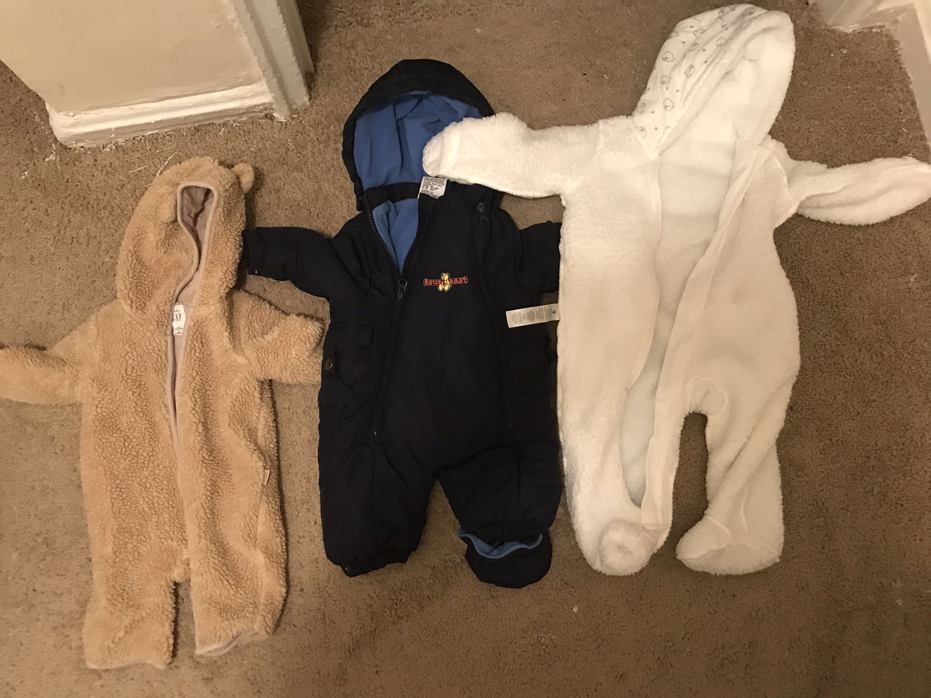Baby Clothes, Baby Tub, Bassinet, Diaper Bags, Size 4 Diapers, Bottles, Baby Food, Rice Cereal, Bouncing Chair Also Sings And Vibrate, Baby Snow Suits