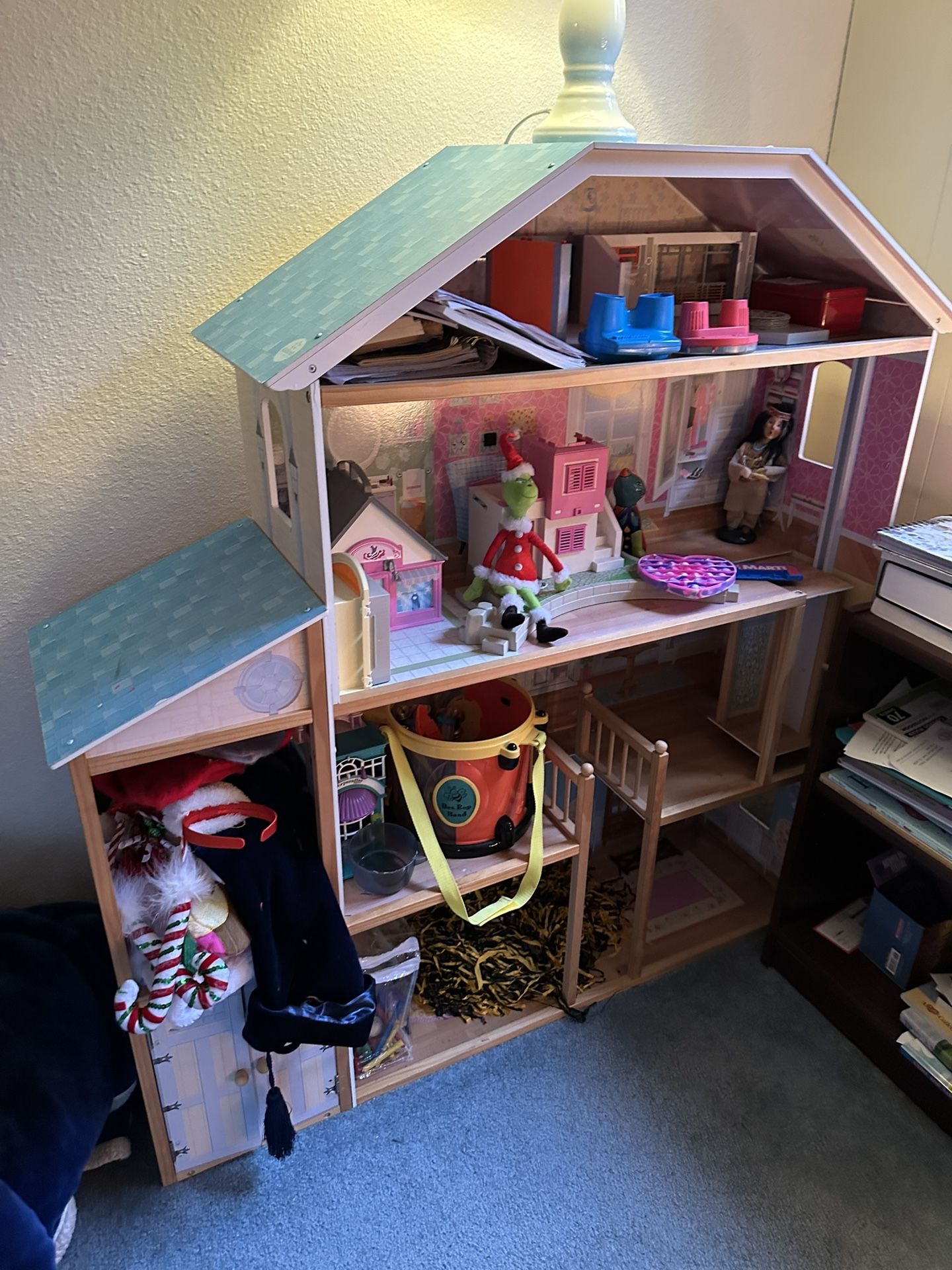 KidKraft Majestic Mansion Dollhouse with Elevator