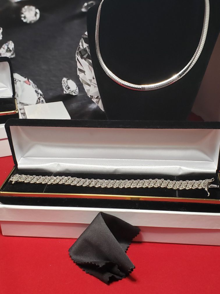 Vintage real diamond bracelet.. otc brz made in Italy... Great condition.!!