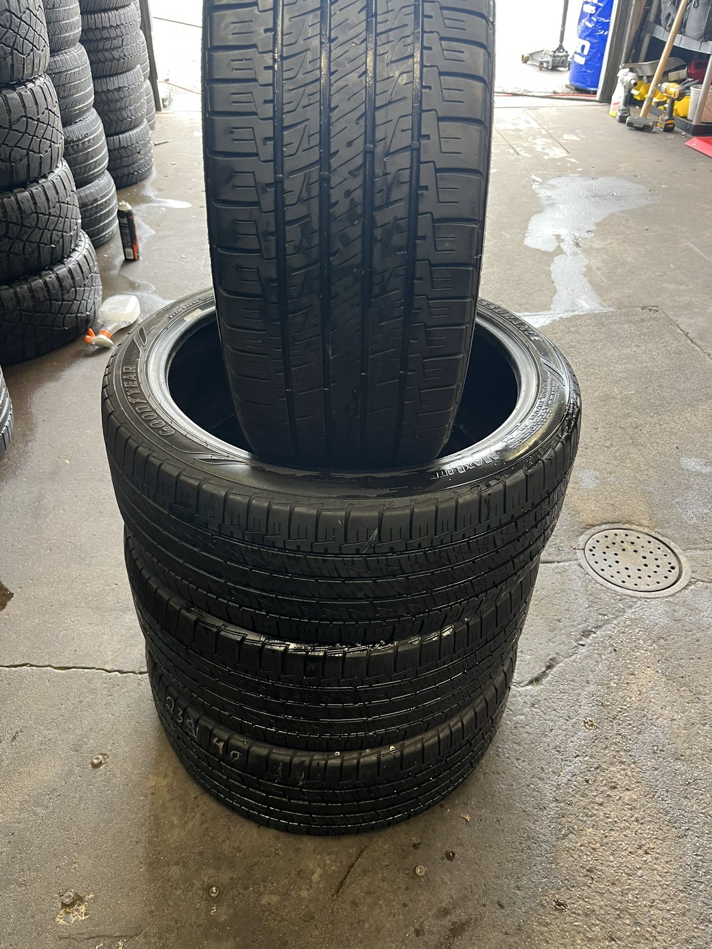 Good Years Assurance 235/40/18