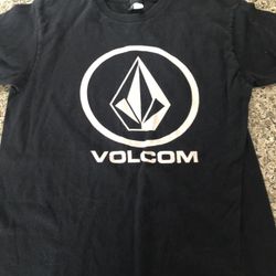 6 Men’s Medium Shirts - Lightly Used.