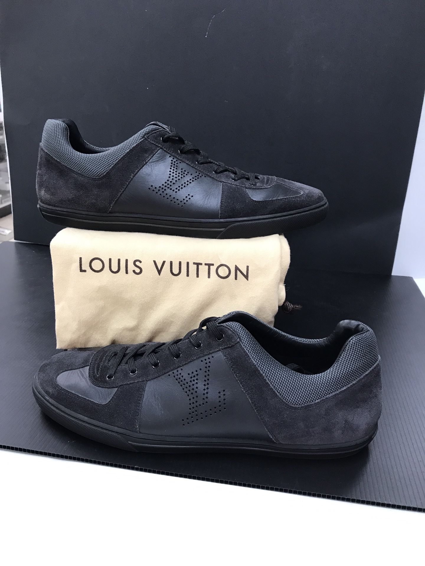 Louis Vuitton Trainers Sky Blue Men’s Sz 11 for Sale in Ocoee, FL - OfferUp
