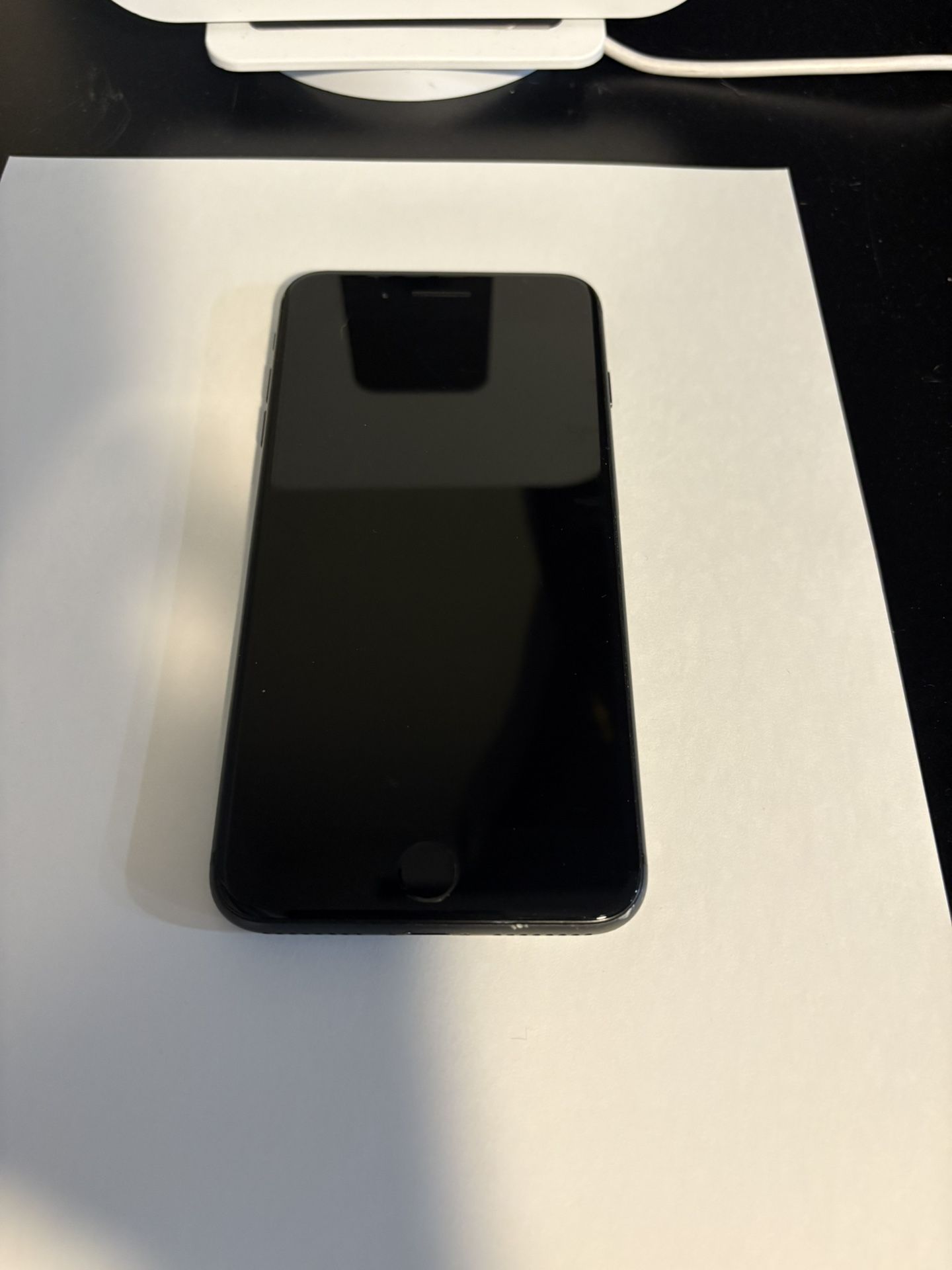 Apple 🍏 iPhone 📲 8 Plus - 64GB - UNLOCKED 🔓