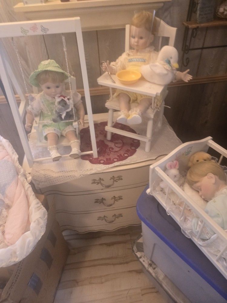 Danbury Mint Set Of 4 Porcelain Dolls