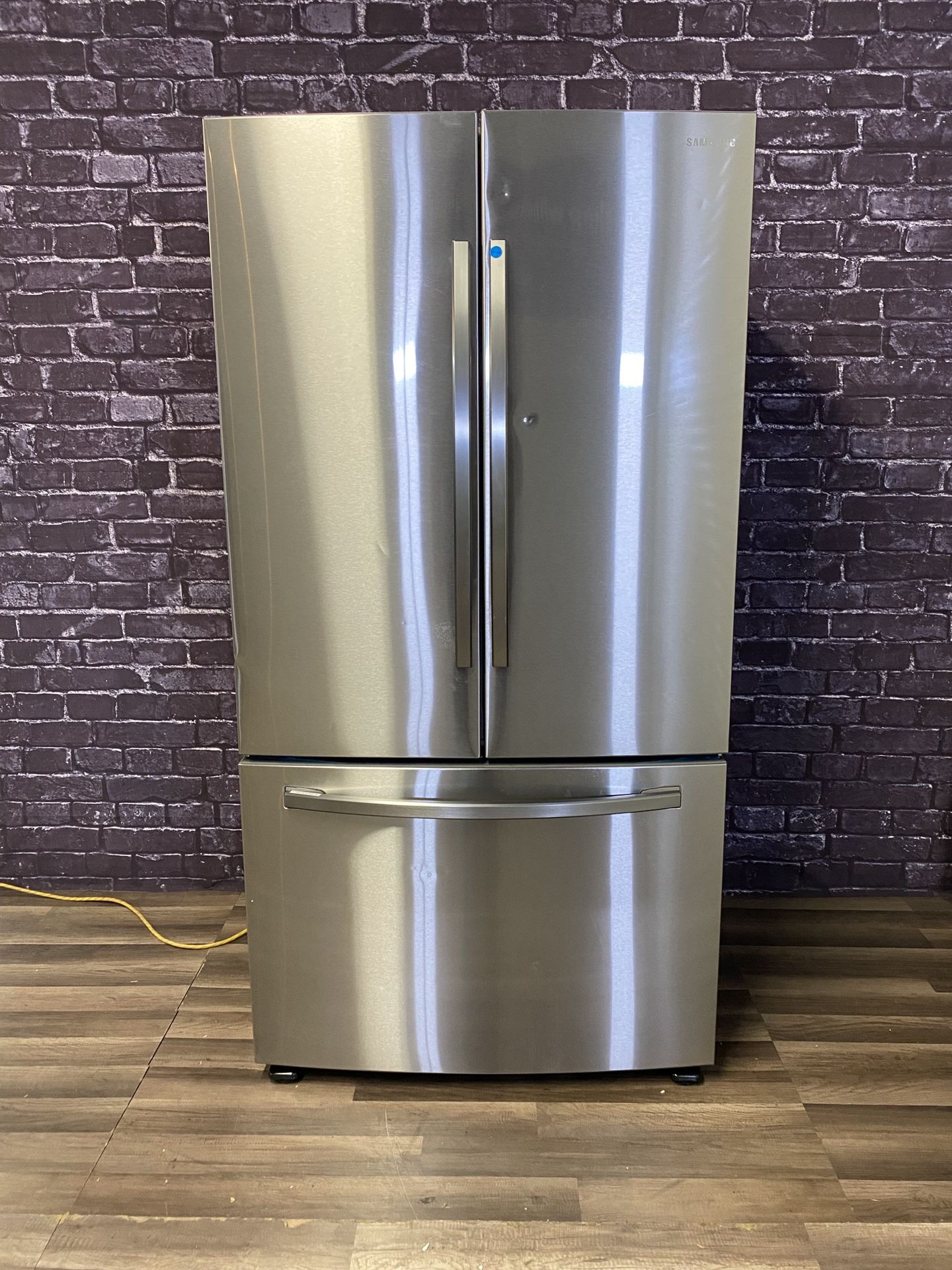 Samsung Refrigerator w/Warranty! R1358A