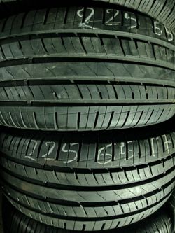 Pair 225/65R17 tires no wheels