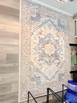 Traditional Medallion Area Rug (5’ x 7’) – Blue & Ivory