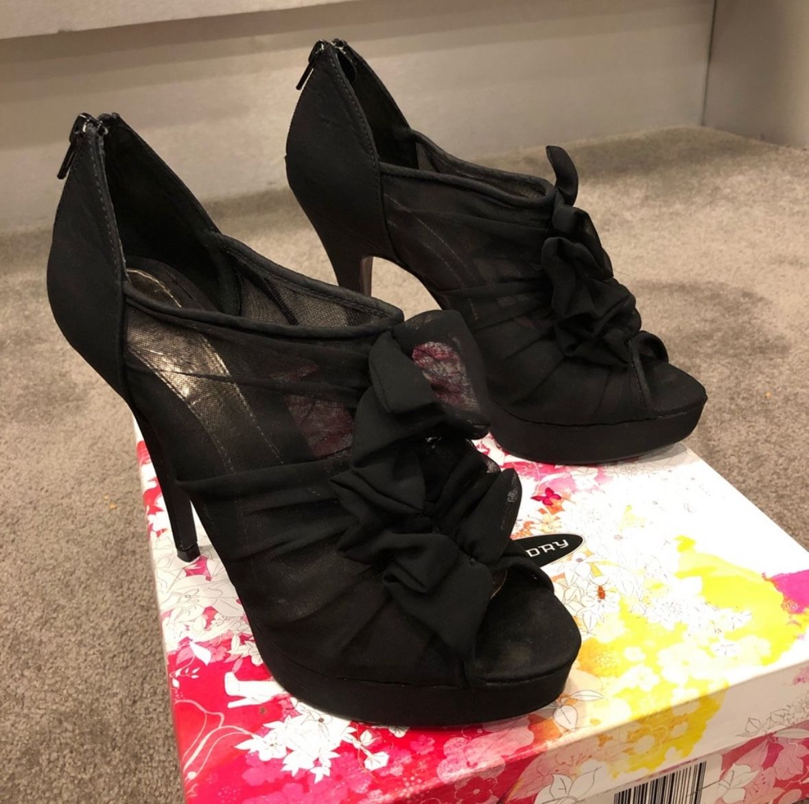 Like New Black Bootie Heels Size 8
