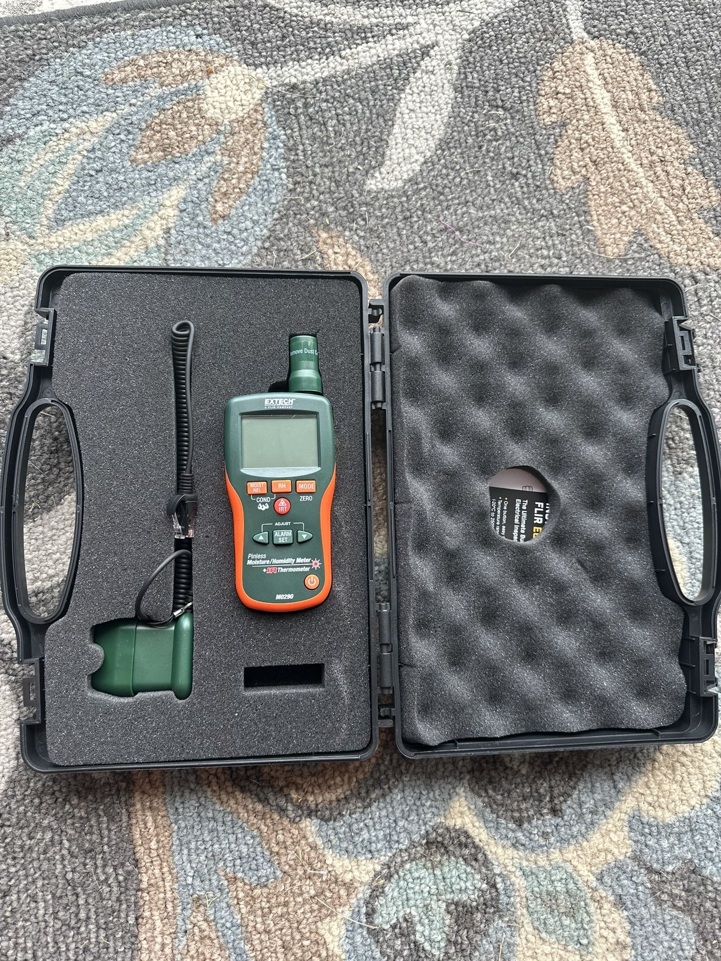 Extech MO290 Extech 8-in-1 Pinless Moisture Psychrometer and Infrared (IR) Thermometer